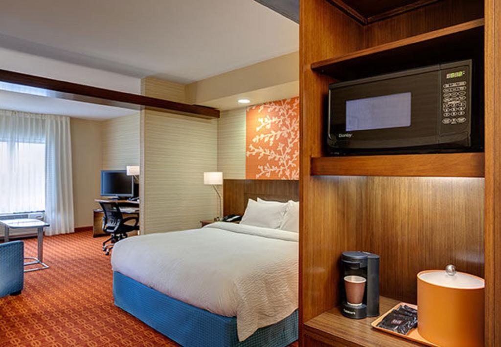 Fairfield Inn & Suites By Marriott Springfield Northampton/Amherst Екстериор снимка