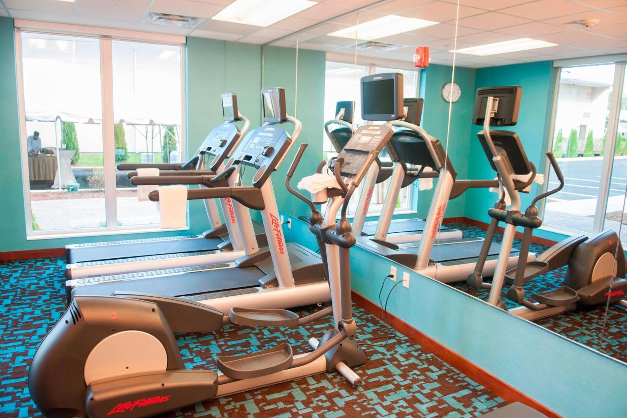 Fairfield Inn & Suites By Marriott Springfield Northampton/Amherst Екстериор снимка