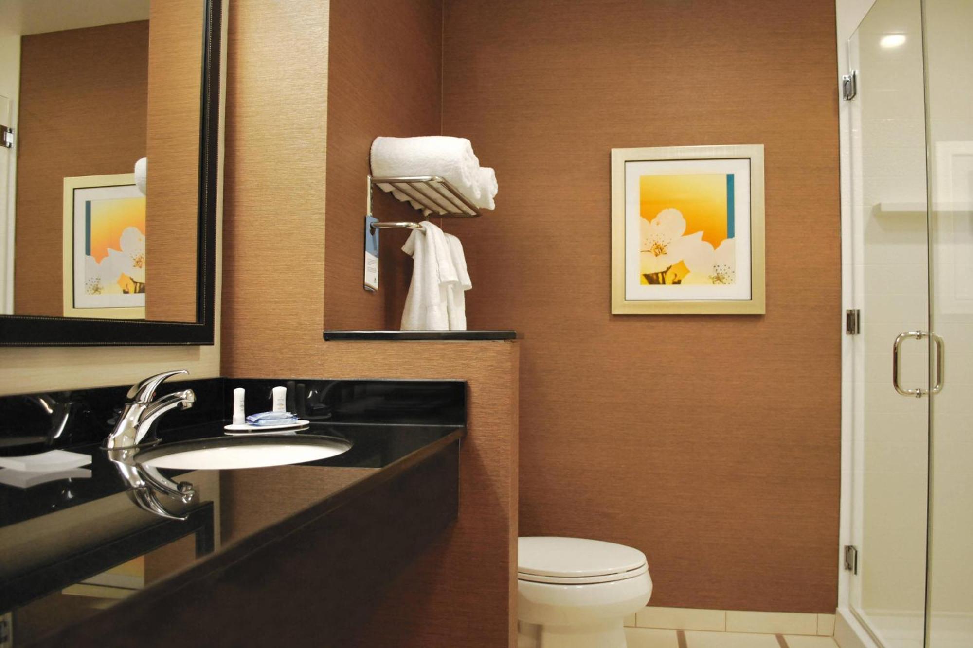 Fairfield Inn & Suites By Marriott Springfield Northampton/Amherst Екстериор снимка