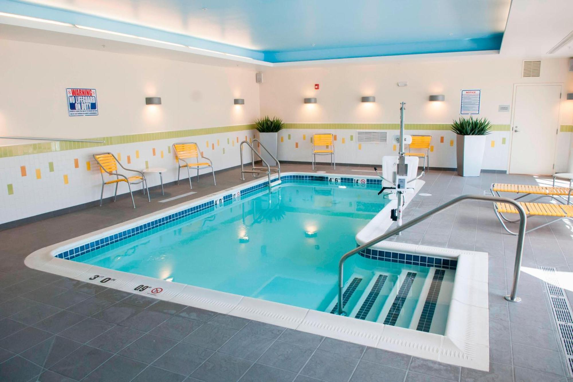 Fairfield Inn & Suites By Marriott Springfield Northampton/Amherst Екстериор снимка
