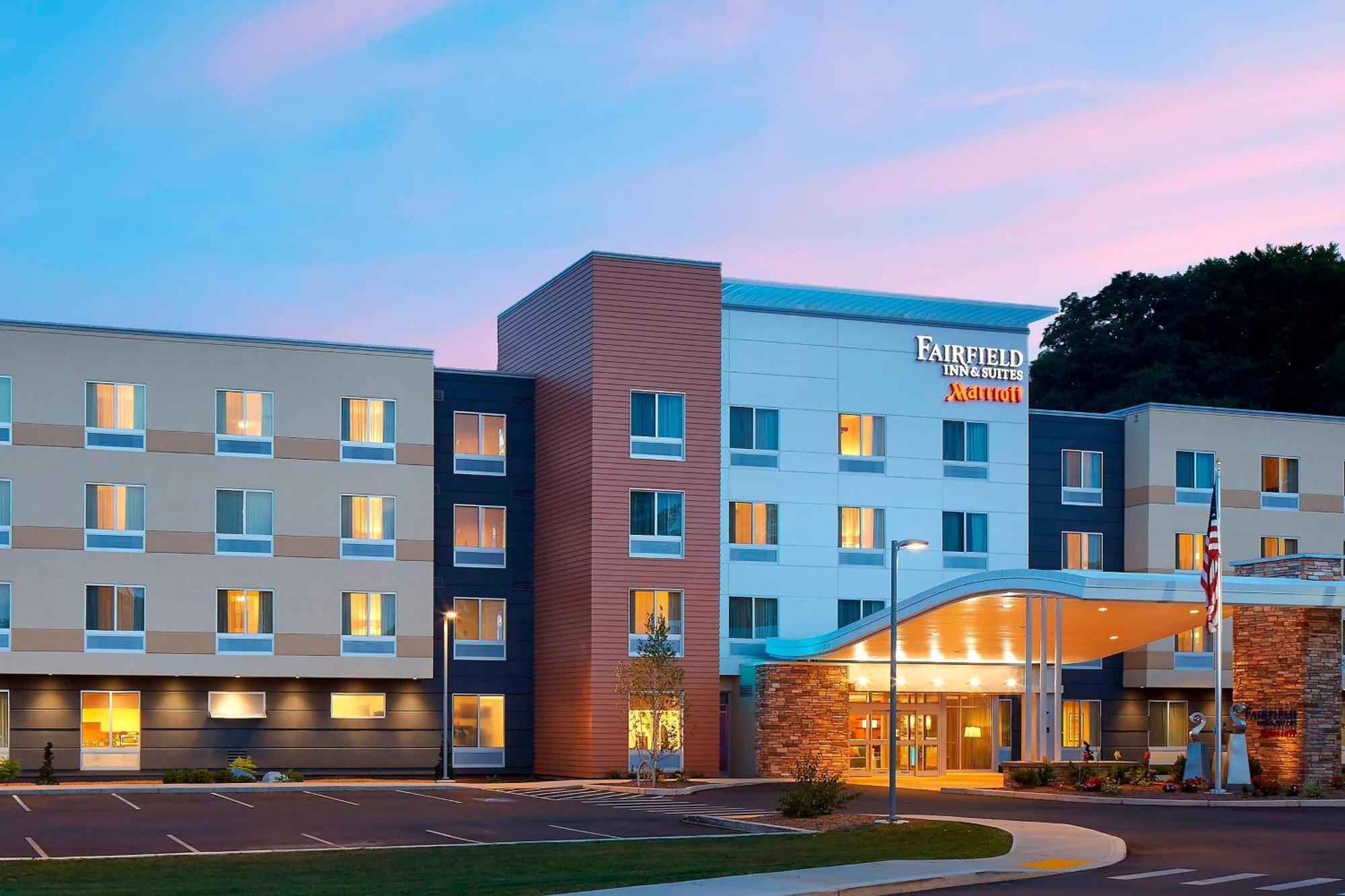 Fairfield Inn & Suites By Marriott Springfield Northampton/Amherst Екстериор снимка