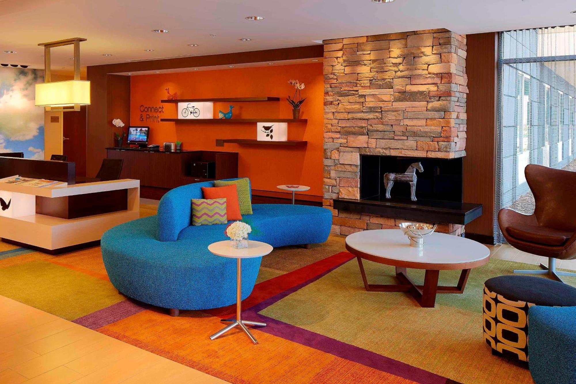 Fairfield Inn & Suites By Marriott Springfield Northampton/Amherst Екстериор снимка