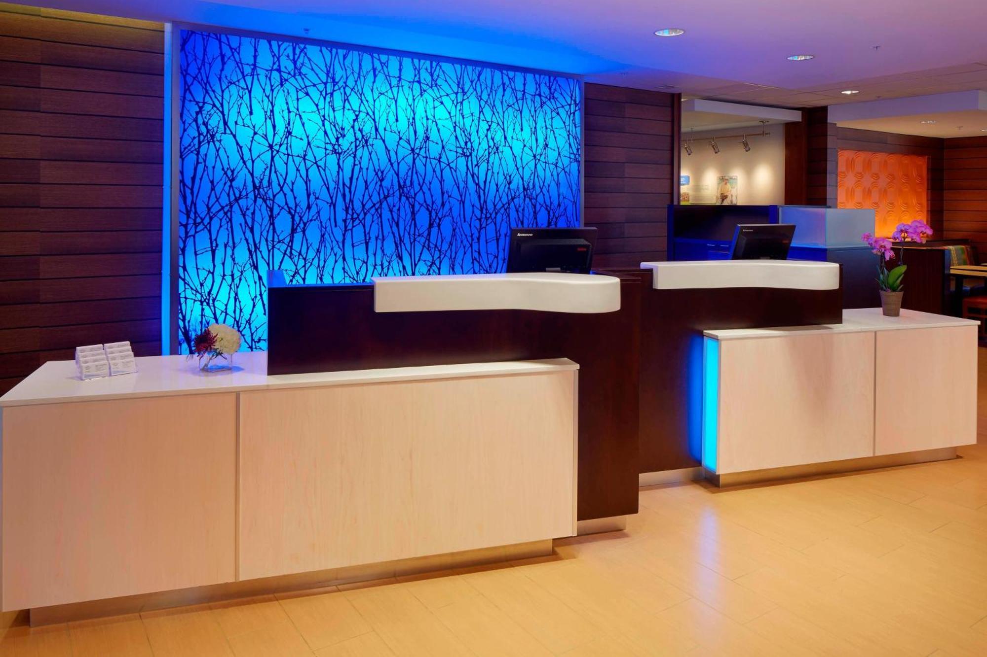 Fairfield Inn & Suites By Marriott Springfield Northampton/Amherst Екстериор снимка