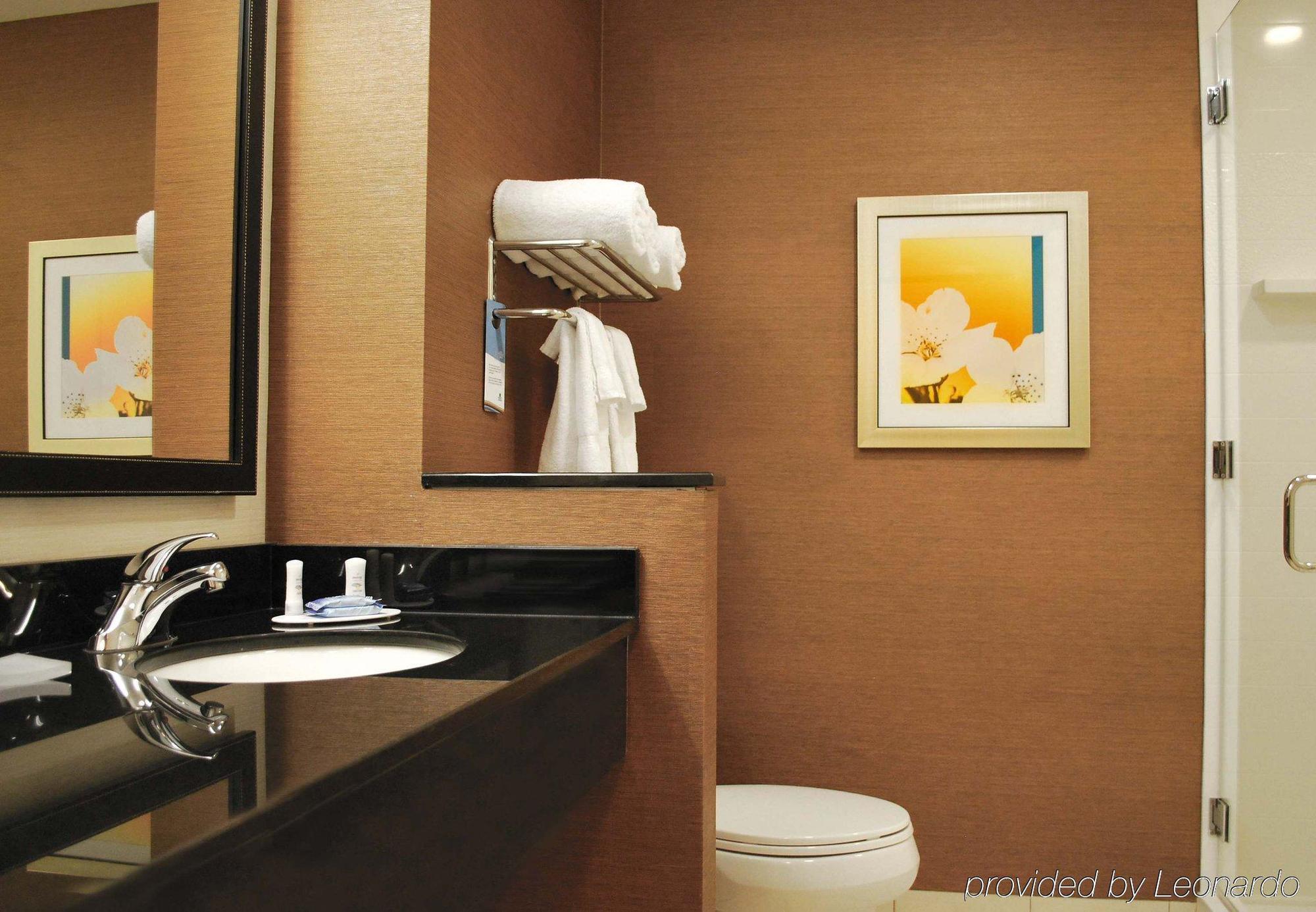 Fairfield Inn & Suites By Marriott Springfield Northampton/Amherst Екстериор снимка