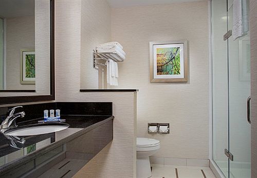 Fairfield Inn & Suites By Marriott Springfield Northampton/Amherst Екстериор снимка