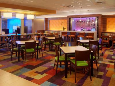 Fairfield Inn & Suites By Marriott Springfield Northampton/Amherst Екстериор снимка