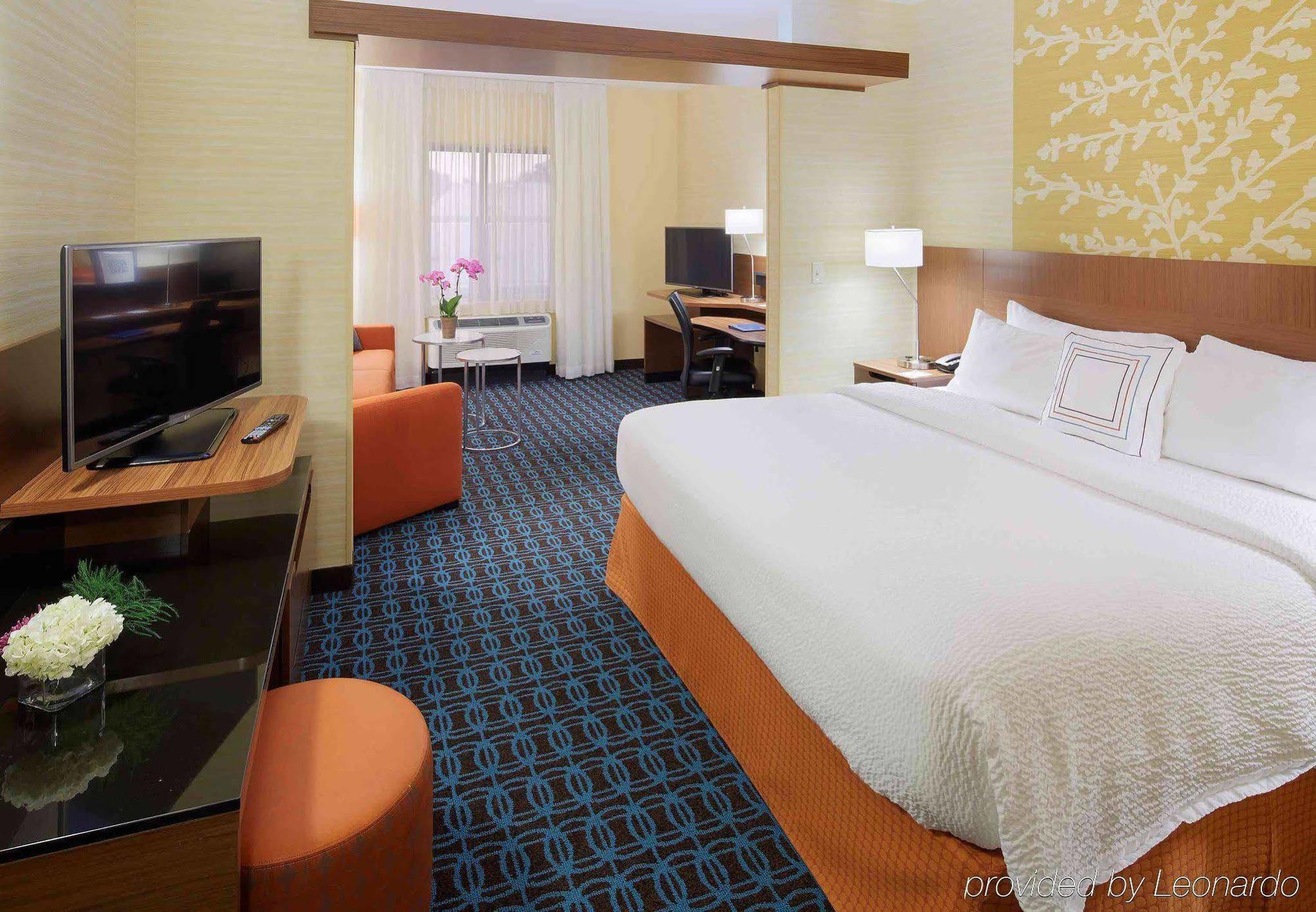 Fairfield Inn & Suites By Marriott Springfield Northampton/Amherst Екстериор снимка